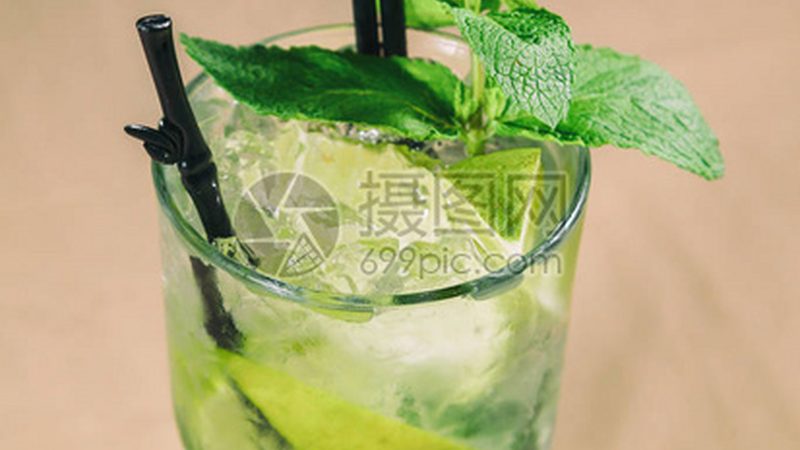 夫妻创业新选择：揭秘茶饮加盟店的经营之道